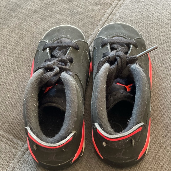 Girls Nike Jordan’s - Picture 4 of 9